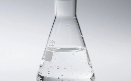 Why Is Mineral Oil Both Everywhere and Under Scrutiny? A Buyer’s Guide to CAS# 8042-47-5 in October 2026